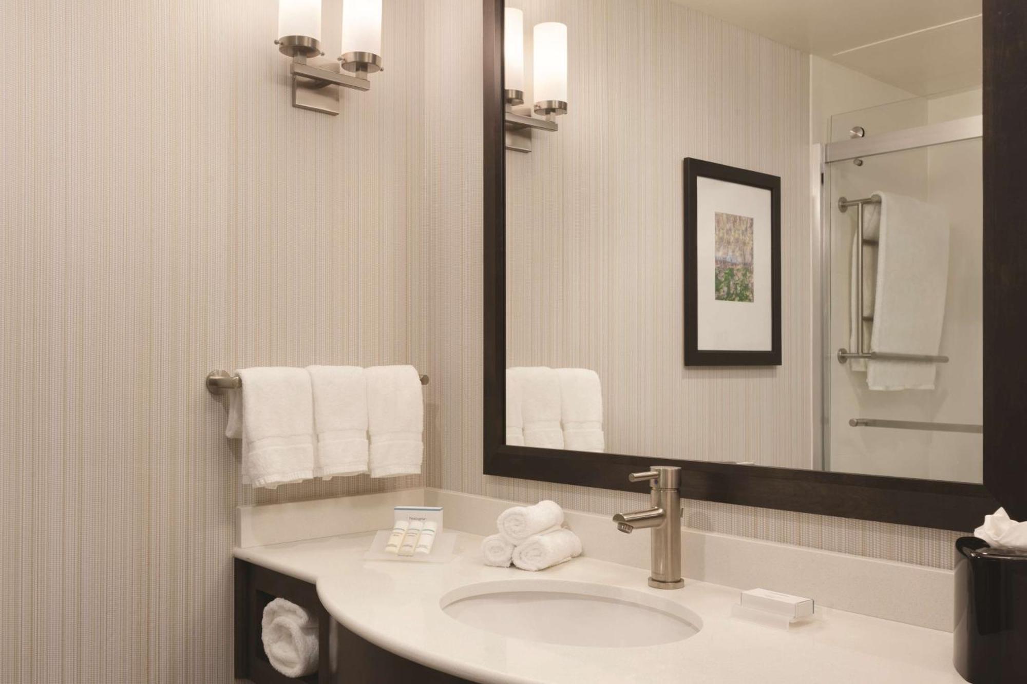 Hilton Garden Inn Boston Logan Airport מראה חיצוני תמונה