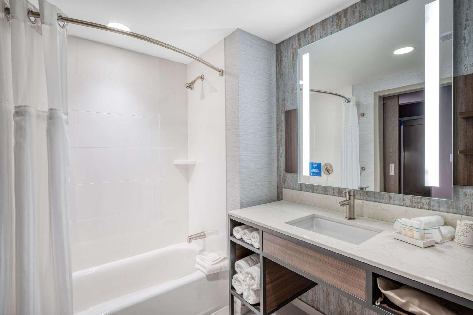 Hilton Garden Inn Boston Logan Airport מראה חיצוני תמונה