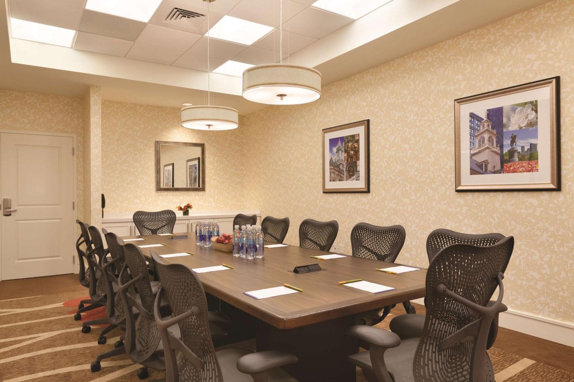 Hilton Garden Inn Boston Logan Airport מראה חיצוני תמונה